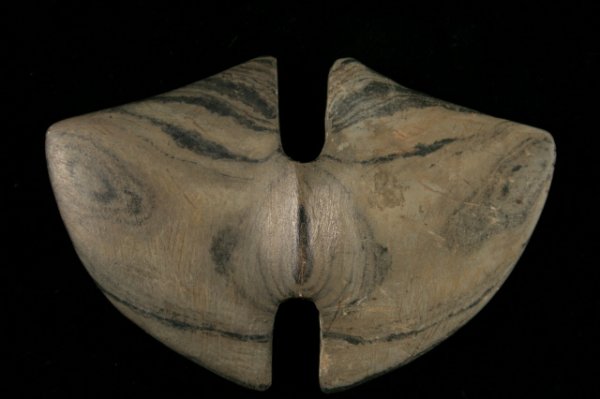NOTCHED WINGED BANNERSTONE