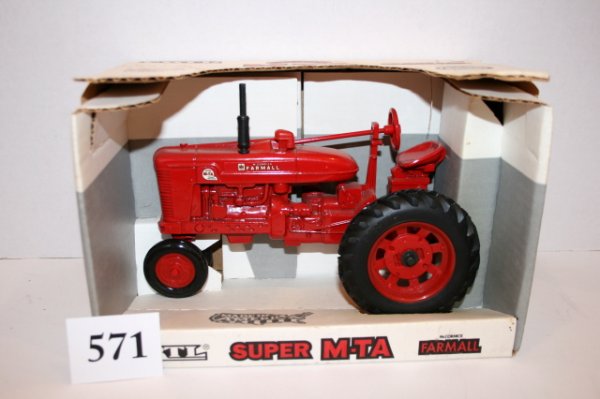 McCormack Farmall: Ertl Super Mta McCormack Farmall – 1/16th U.S. Made – MIB