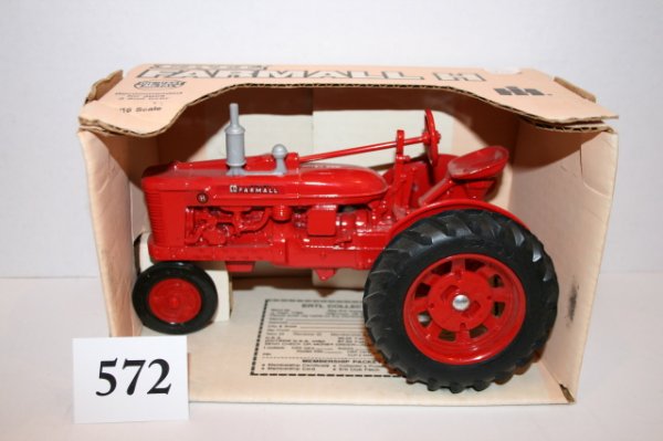 Ertl Farmall: Ertl Farmall – H #414 1/16th MIB - U.S. Made