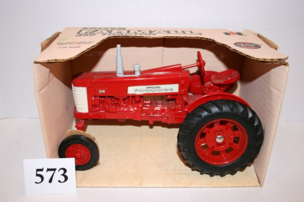 Ertl Farmall 350 Tractor: Ertl Farmall 350 Tractor #418 1/16th U.S. Made – MIB