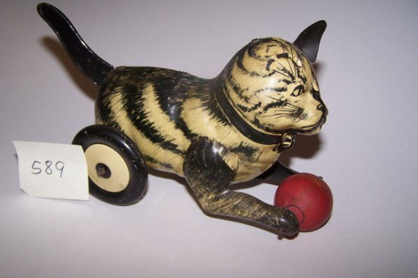 Marx Wind Up Cat: Marx Wind Up Cat & Ball (missing ear)