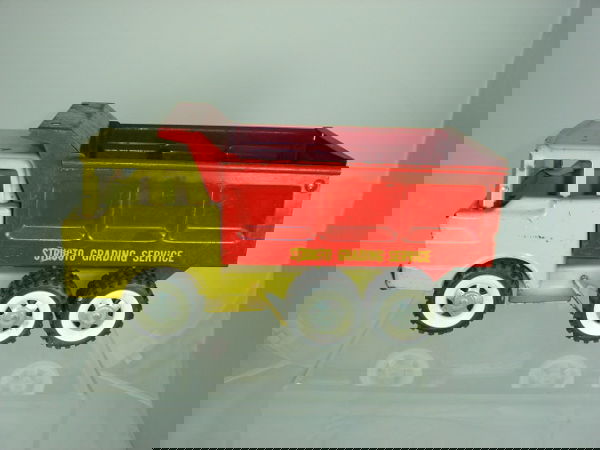 Structo Grading Service dump truck: Structo Grading Service dump truck – good condition.