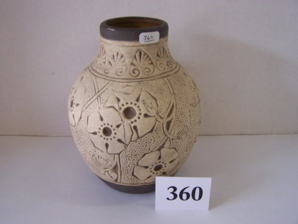 Niagara Falls souvenir cup-and pottery vase