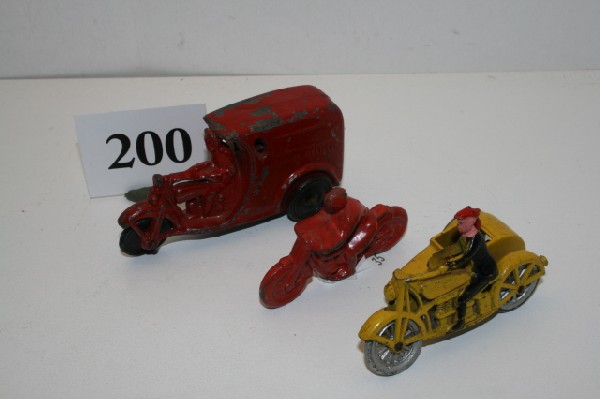 Tootsie Toy Smitly with side car: Tootsie Toy Smitly with side car – broken handlebar – Lincoln Toys Parlel Delivery & Race Cycle ( 3 pcs.)