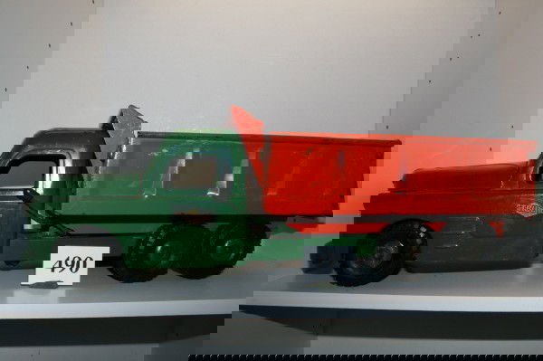 Structo Hydraulic Dump Truck: Structo Hydraulic Dump Truck – complete - light play wear – vg