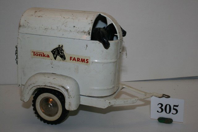 Tonka Farms Horse Trailer: Tonka Farms Horse Trailer with two horses 9" (original paint, minor scuffs and rust)