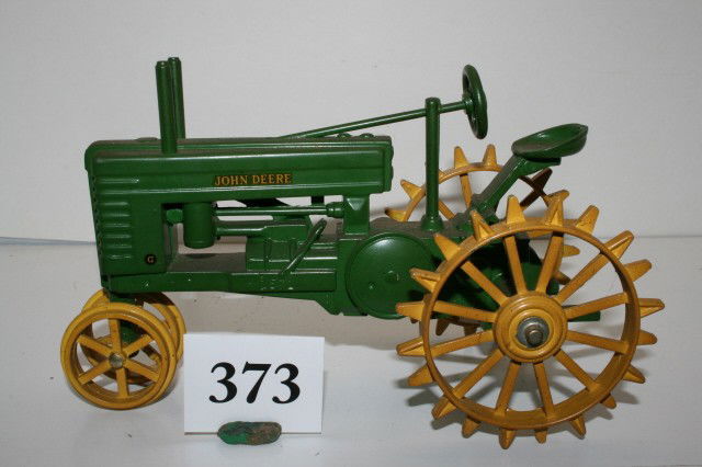 John Deere tractor: John Deere Model G on steel wheels Die-Cast 1/16th scale