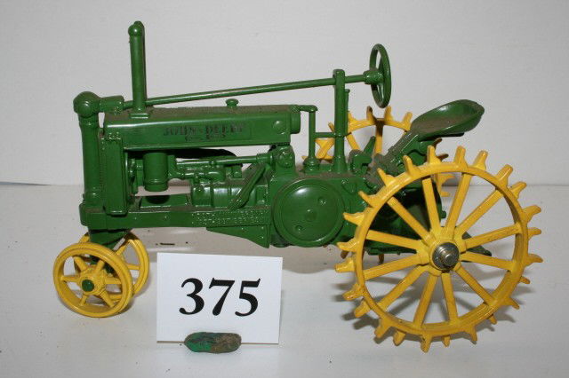 John Deere tractor: John Deere Model G on steel wheels Die-Cast 1/16th scale