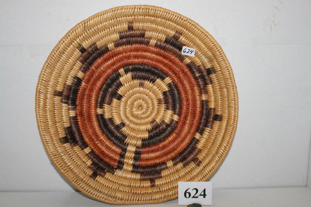 Navajo Maze Tray: 12" dia. Navajo Maze Tray – Fine condition