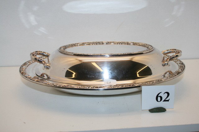 Covered 2 Section Serving Dish: 9 1/2" x 12 1/2" Covered 2 Section Serving Dish – Victorian Rose by Wm. Rogers