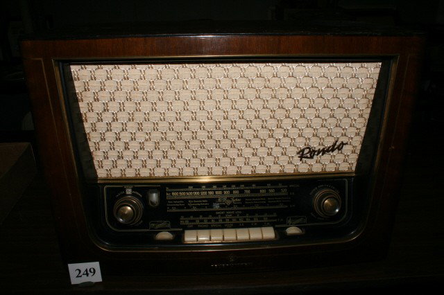 Rondo 55 Radio: Rondo 55 radio – by Telefunken Berlin – 10" x 23" x 15 1/2" high, AM-FM Short Wave, original finish, minor varnish loss on top, works