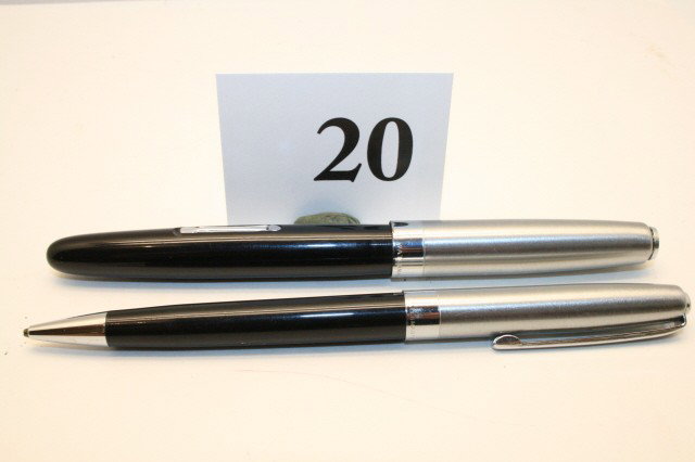 Waterman's "Taperite" Pen/Pencil Set: 1960 Waterman's "Taperite" black/Silver Pen/Pencil Set (clip on pen is loose)