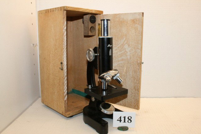 Microscope in Wood Case: Microscope in Wood Case