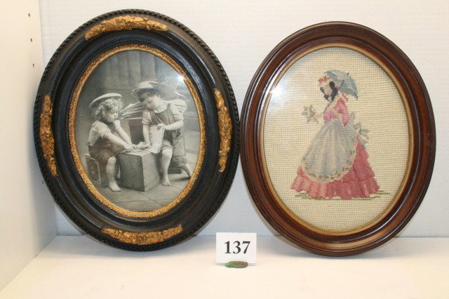 2 Oval Frames