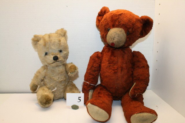 Lot 2 Jointed Bears: Lot 2 Jointed Bears, Cinnamon 17” Glass Eyes 1930’s – 40’s (VG), Tan Mohair 11” Glass Eyes, working Squeaker, worn pads (G – VG)