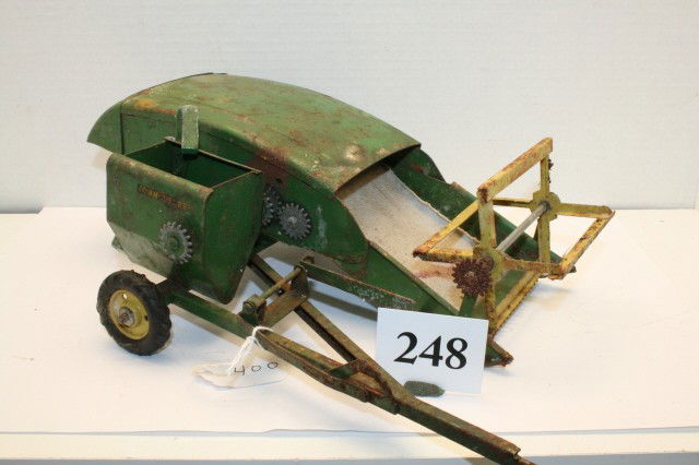Ertl John Deere Combine: Ertl John Deere Combine – some rust (G)