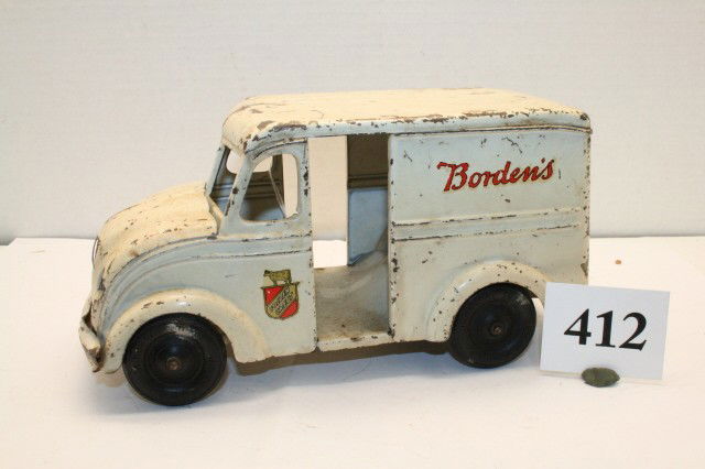 Kingsbury Bordens Milk Truck: Kingsbury Bordens Milk Truck 9” – missing 1 headlight (G)