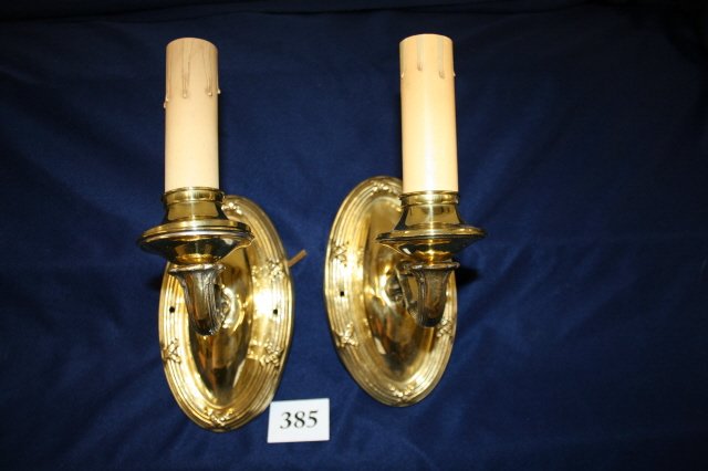 Pair of Brass Wall Sconces: Pair of Brass Wall Sconces