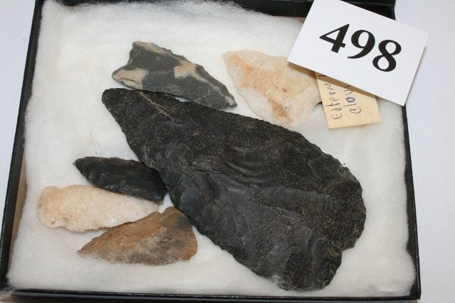 Group of 6 East US Flints: Group of 6 East US Flints including a 4 5/8” Penn. Clovis Point and a 4 ¾” Black Flint Knife