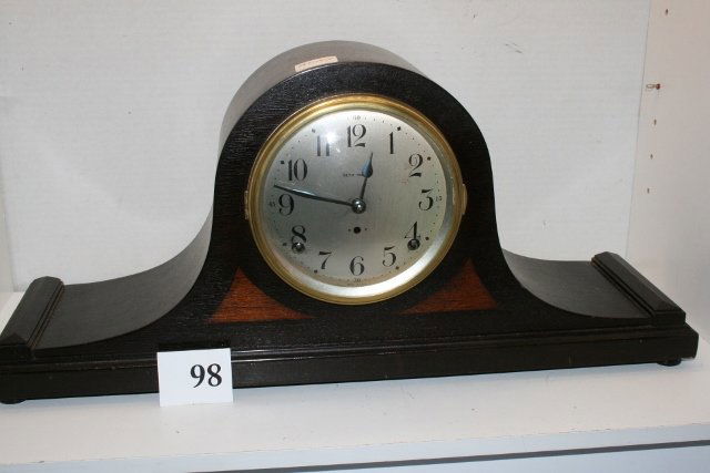 Seth Thomas mahogany mantle clock: Seth Thomas mahogany mantle clock,runs,1/2 hr. strike,key,pendulum