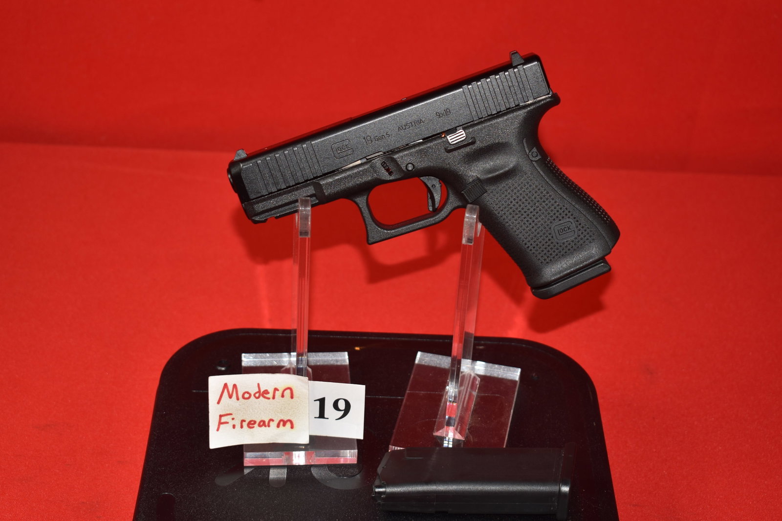 (X) Glock Model 19 G19 Gen 5 9mm Pistol: (X) Glock Model 19 G19 Gen 5 9mm Pistol, SN#BNVT237, two mags, new in box