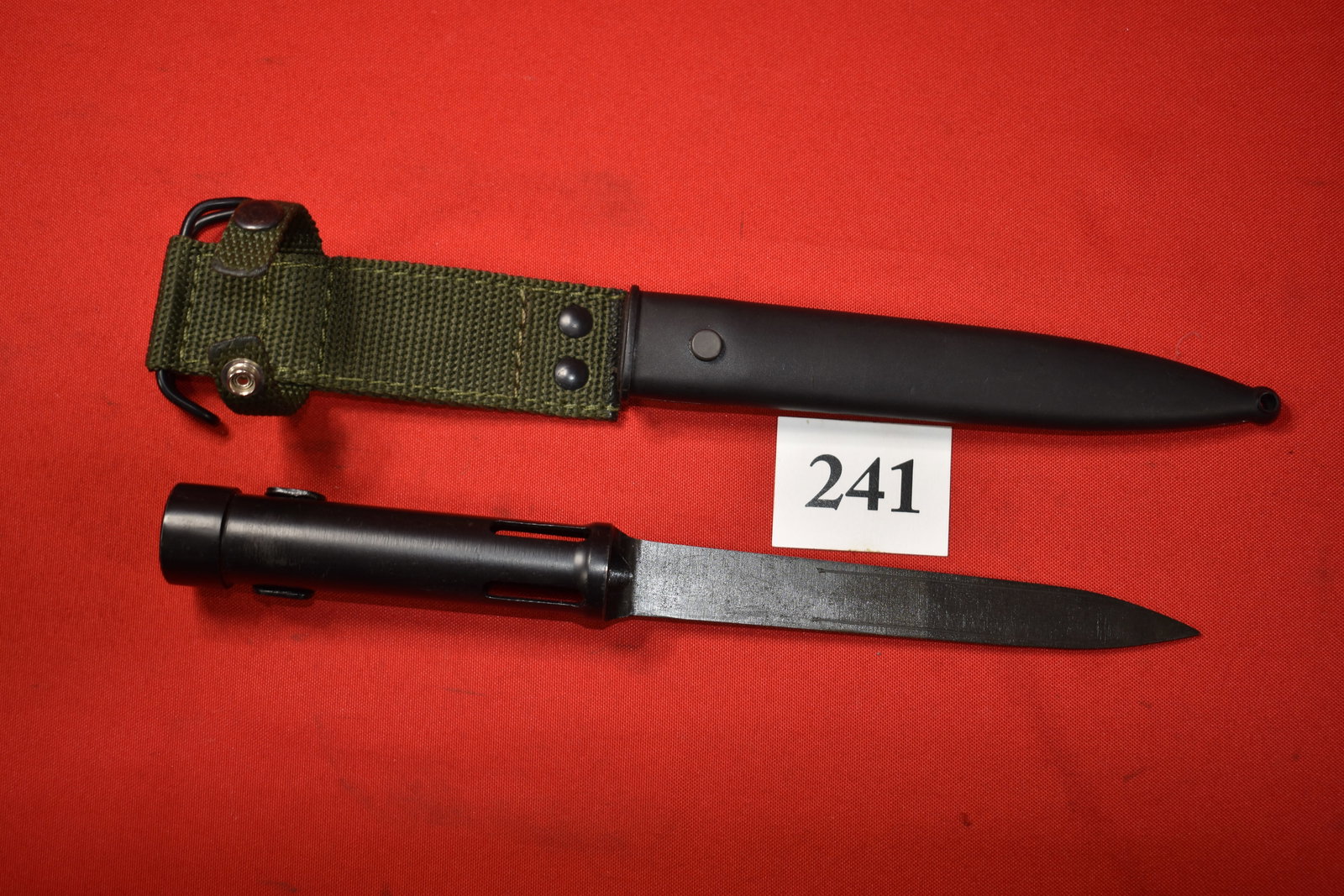 FAL Bayonet with scabbard and frog: FAL Bayonet with scabbard and frog, excellent condition Type-C Tubular