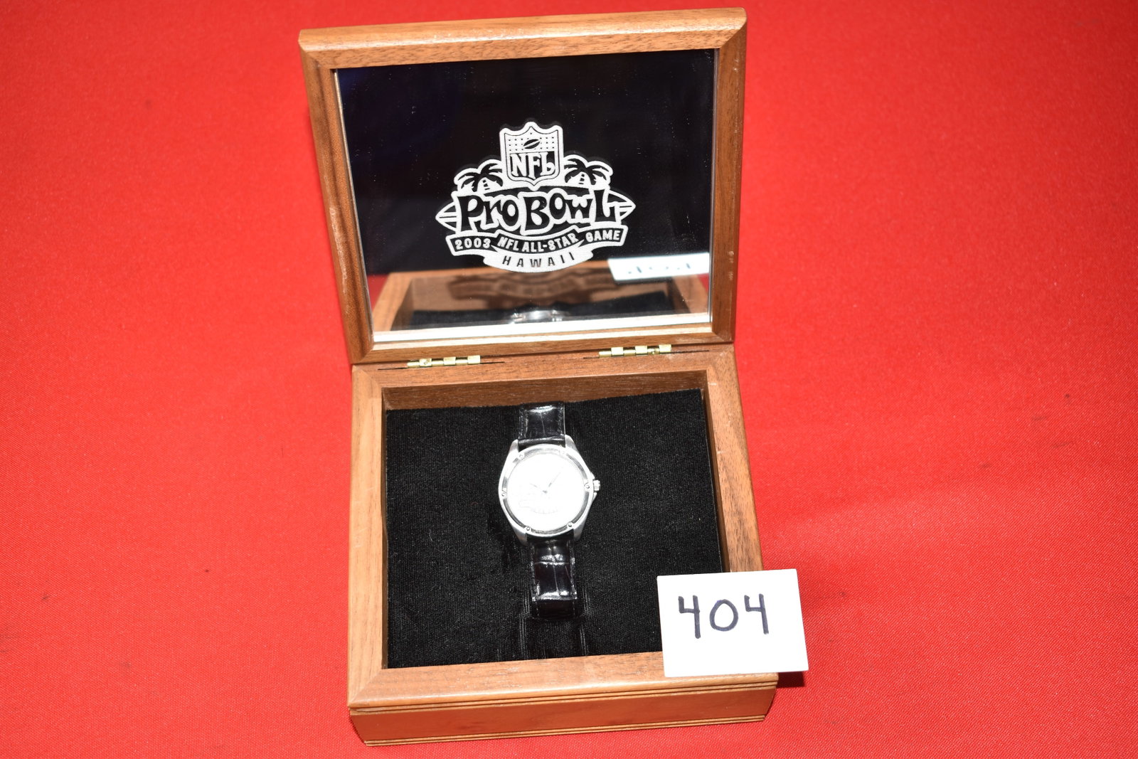 2003 NFL Pro-Bowl All Star Game Hawaii Wrist Watch: 2003 NFL Pro-Bowl All Star Game Hawaii Wrist Watch in wood display box given to players
