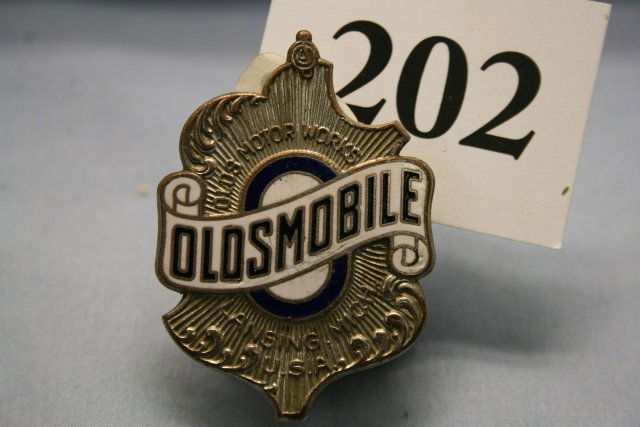 Oldsmobile auto emblem: Oldsmobile enameled auto emblem, good condition. 1 ½” x 2 ¼”