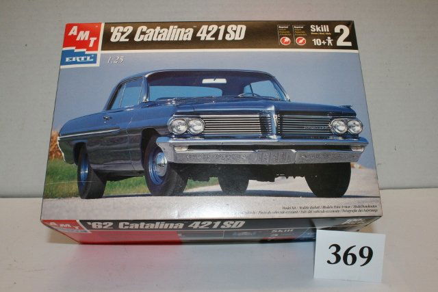 1962 Catalina 421SD model kit: AMT unassembled 1/25” scale 1962 Catalina 421SD model kit. CA 1998.