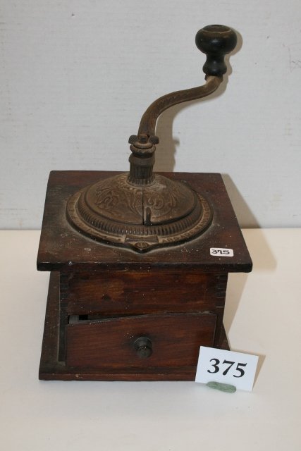 Arcade Coffee Grinder: Arcade Coffee Grinder – coffee drawer small sliver off top – nice! Early!