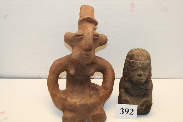 Lot consisting of 2 Figures: Lot consisting of 2 Figures, one is pottery, Peru, the other is stone, Central America, age uncertain
