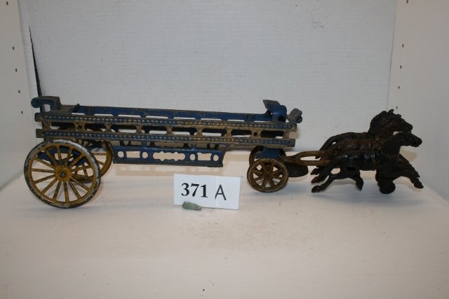Hubley 2 Horse Ladder Wagon: Hubley 2 Horse Ladder Wagon – mismatch