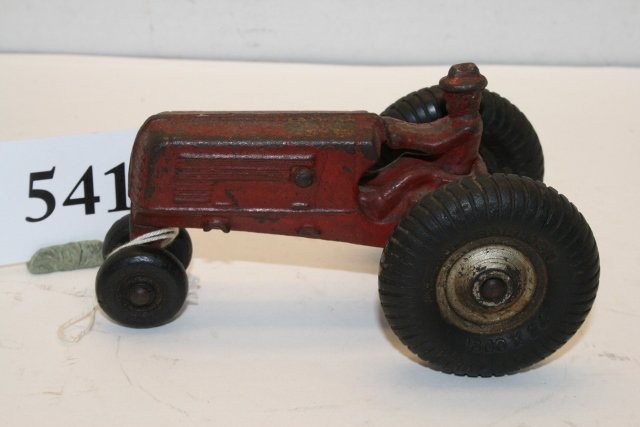 Red Arcade Oliver Tractor: Red Arcade Oliver Tractor (old) - arcade balloon on tires