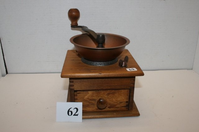 Wood Coffee Grinder: Wood Coffee Grinder with one drawer – nice