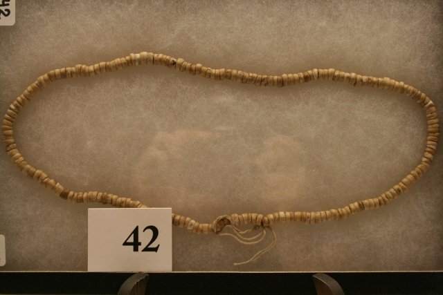 Strand Shell Disc Beads: 23” Strand Shell Disc Beads, Spiro Mound Engelder - Bell Coll.