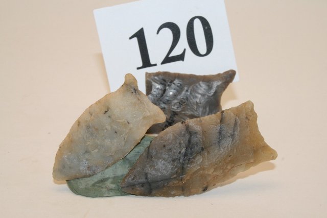(3) Beaver Lake Points: (3) Beaver Lake Points – 2 1/8” Largest all have info – Base Red River Kentucky 1965 Wallace Gusler Coll.