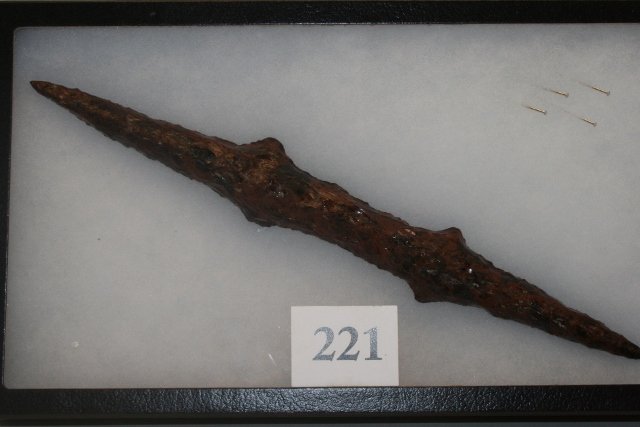 Obsidian “Mahogany” Lizard Effigy Blade: 13 ¼” Rare Obsidian “Mahogany” Lizard Effigy Blade, Guerrero, Mexico