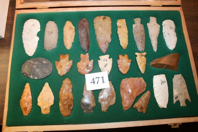 Display with Points – Blades, 25: 12 x 18 Display with Points – Blades, 25 in all various Texas Counties, largest 4 1/8" Ex. Russell Long Coll.