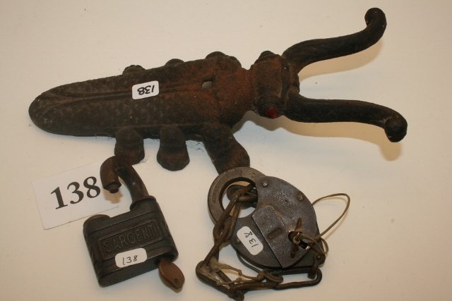 Cast Iron Bottle Boot Jack Sargent Lock: 10 ½” Cast Iron Bottle Boot Jack Sargent Lock with Key – Yale & Town Lock with Key
