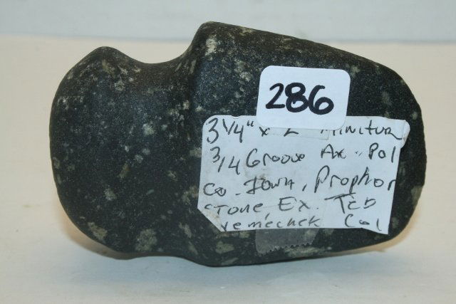Groove Porphyry Axe (1 of 2)