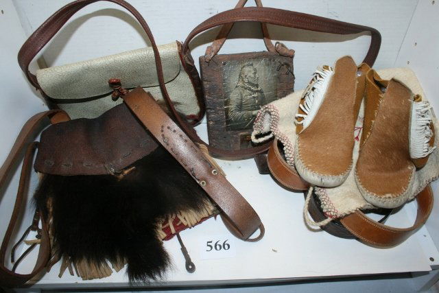 3 Contemporary leather and cloth bags (1 of 3)