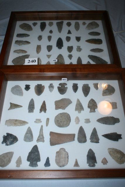 70 Flint Points and Knives (1 of 3)