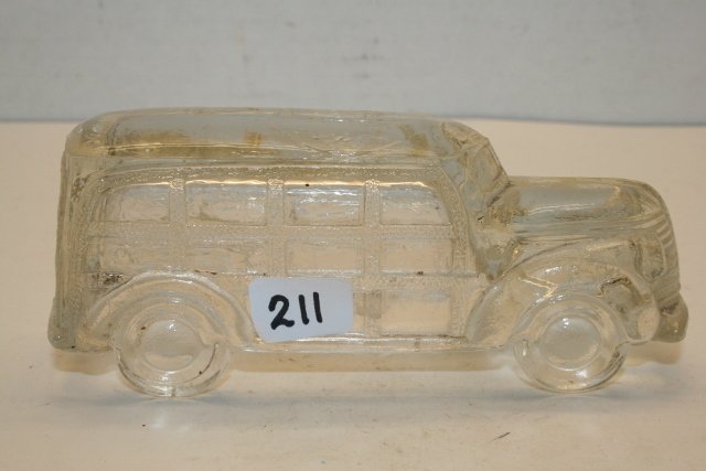 Station Wagon Candy Container (1 of 1)