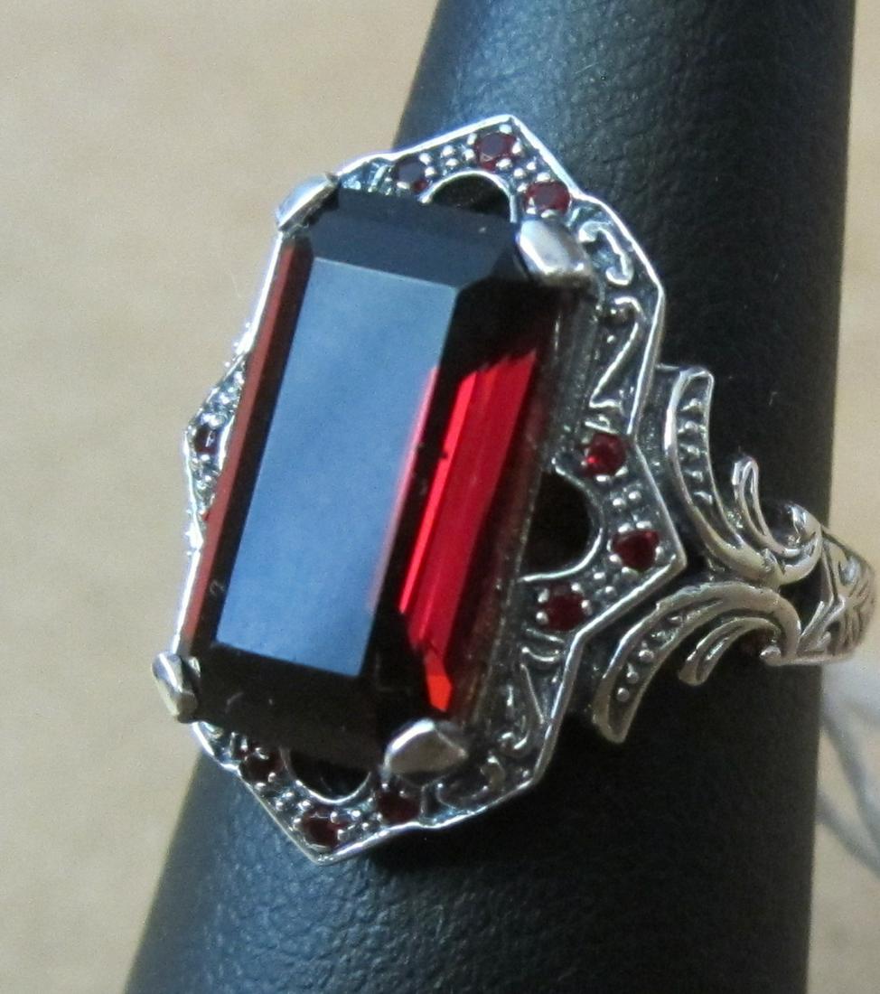 10 ctW. garnet and ruby fancy sterling ring: 10 ctW. garnet and ruby fancy filigree sterling ring, Marked 925. Size 7