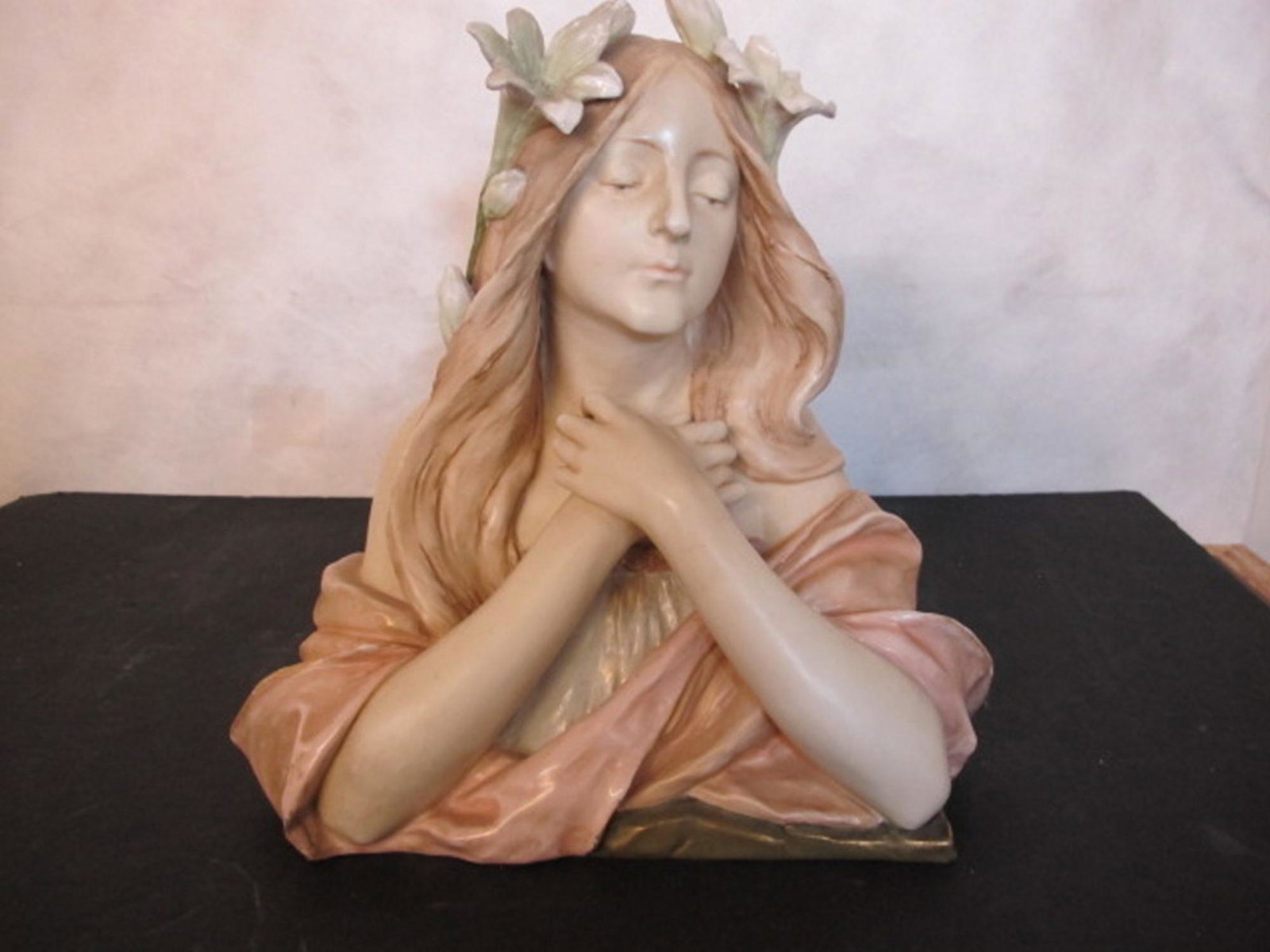 Royal Dux Art Nouveau female figural bust: Royal Dux Art Nouveau female figural bust In good original as found condition with a few minor hard to find repairs. with great colors and detail. Measures 11.5 inches tall. 7 inches wide and 11 inche