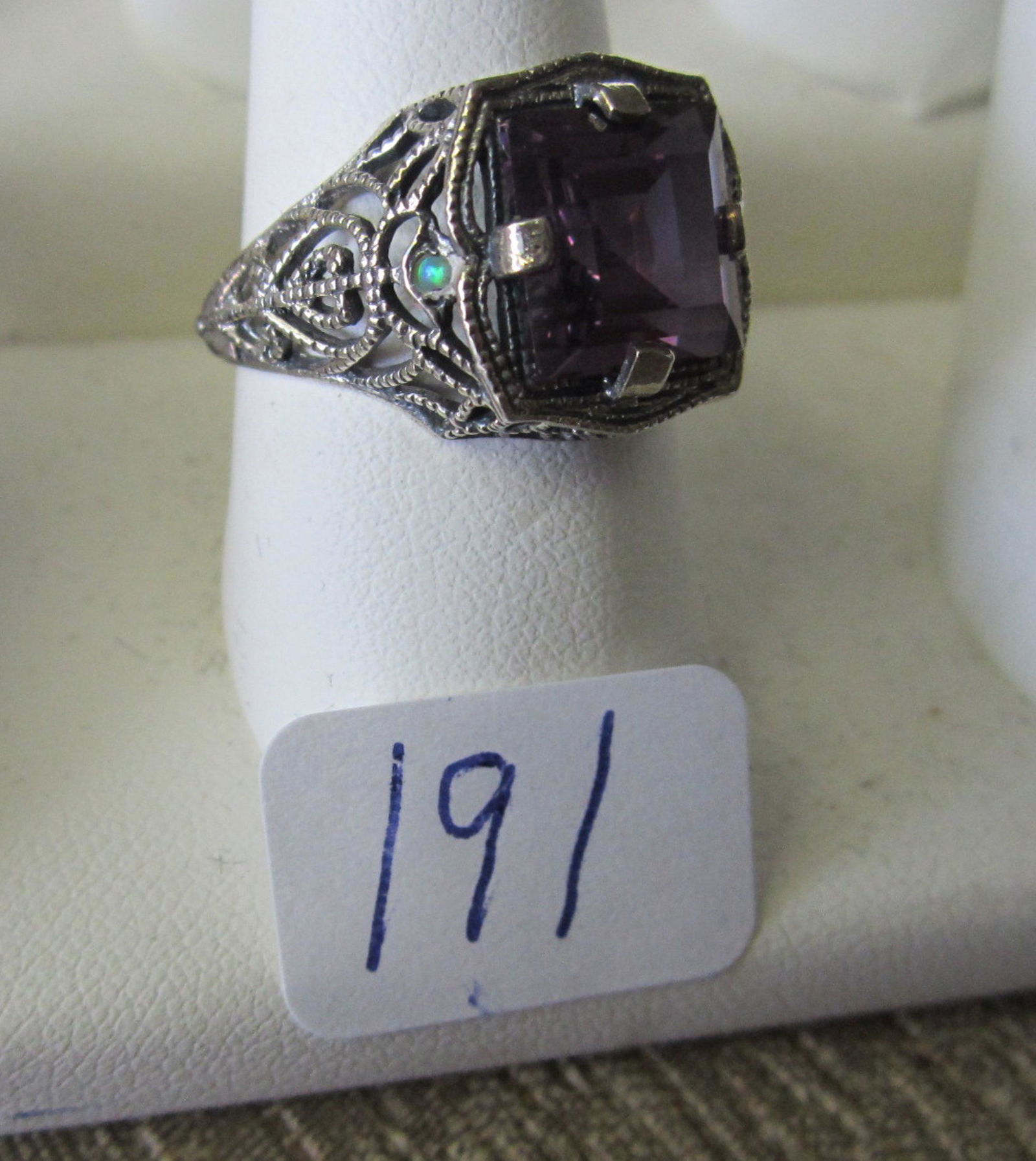 Approximately 3 ct Alexandrite sterling ring. 925 size: Approximately 3 ct Alexandrite sterling ring. 925 size 7 In good original as found condition. With great colors and detail