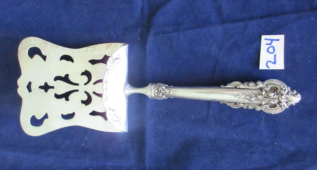 Large Wallace Grande Baroque Asparagus sterling serving: Large Wallace Grande Baroque Asparagus sterling serving piece. Measures 10 1/2". Aapprox.-218 grams