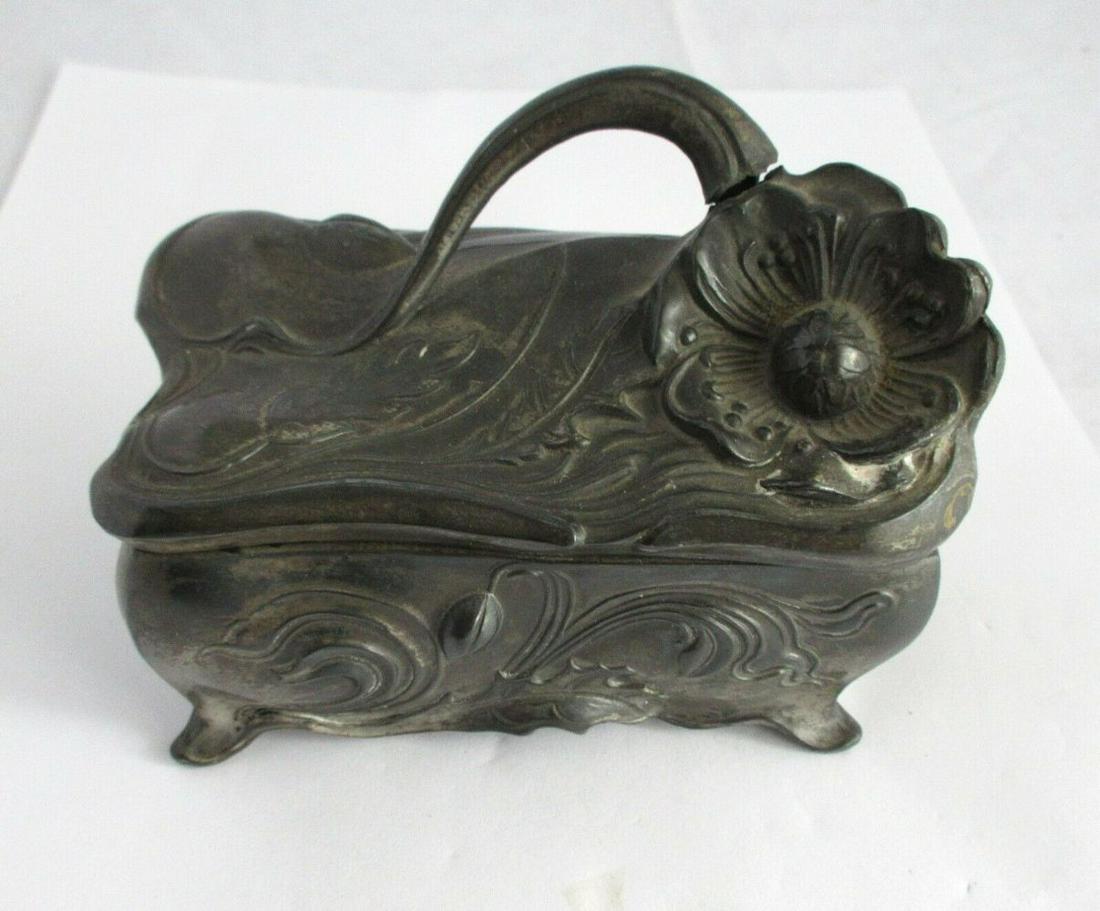 ANTIQUE ART NOUVEAU METAL JEWLERY BOX WITH FLOWERS: ANTIQUE ART NOUVEAU METAL JEWLERY BOX WITH FLOWERS IN GOOD ORIGINAL CONDITION AS SHOWN IN PHOTOS.MARKED JB ON FOOT. MEASURES 3 1/4 INCHES TALL AND 4 1/4 INCHES ACROSS