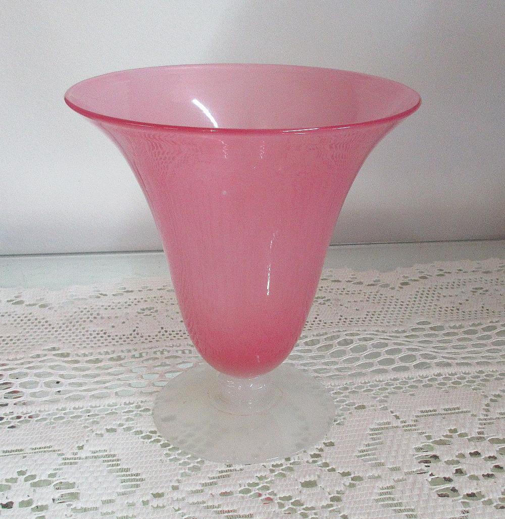 Steuben Rosaline and Alabaster art glass vase.: Steuben Rosaline and Alabaster art glass vase. Beautiful colors with great quality and detail. I could not find signature but guaranteed authentic. 5 3/4 inches tall.
