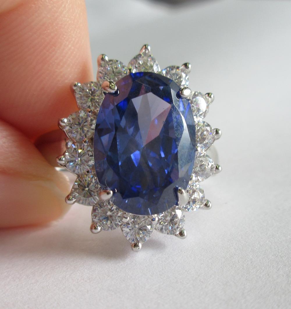 Beautiful 6.42 cwt. Tanzanite and Topaz sterling silver: Beautiful 6.42 cwt. Tanzanite and Topaz sterling silver ring. Size 8 lab created